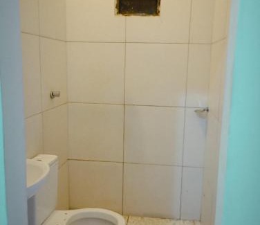 Plano Diretor Sul House | Casa kitnet Próx da Rodoviária c/suite e ar condicionado entrada individual . Geladeira e cozinha básica. Garagem pra carro.