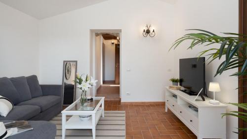Pomarance Villa | CASA LA FENICE 8&2, Emma Villas