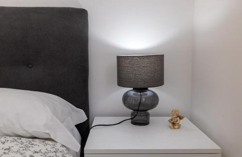 Finale Pia Apartment | Casa Lella con Giardino e Parcheggio Privato