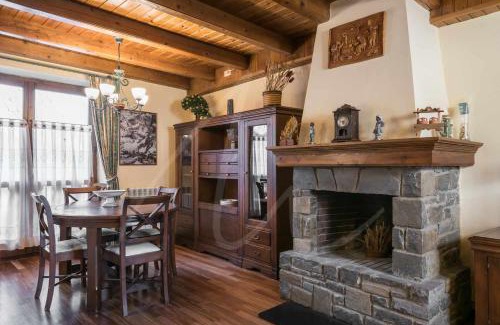 Salardu House | Casa Marimanha by SeaMount Rentals