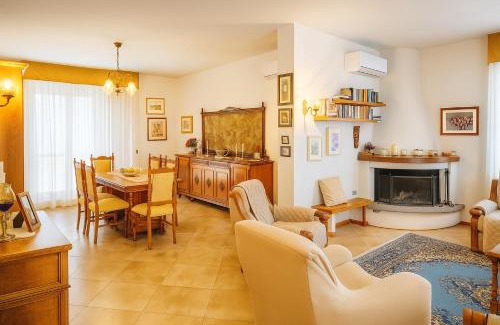 Montelaguardia House | Casa Mia -Per Sentirti a Casa Tua - Giardino, Parcheggio e Jacuzzi
