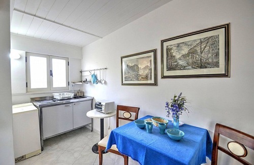 Sorrento House | Casa Miriam B: A bright apartment that is part of a villa surrounded by a lemon and orange garden, with Free WI-FI.