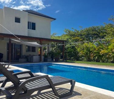 Munoz House | casa moderna y campestre con piscina y patio serca a la playa
