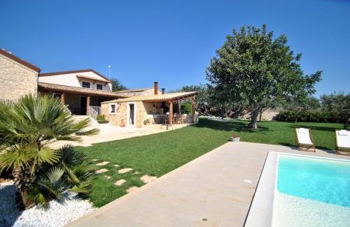 Casale Zappulla Villa | Casa Natia - IsulaTravel