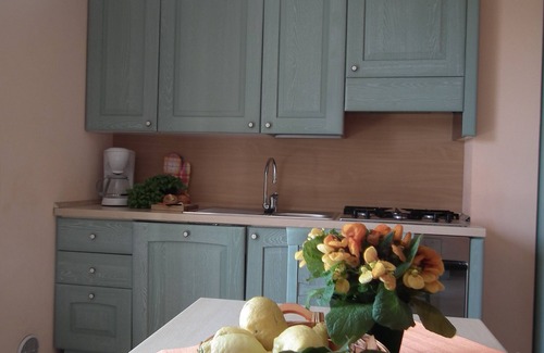 Diano San Pietro Apartment | Casa Nelle Rose 2, Giardino e Vista Sulla Valle