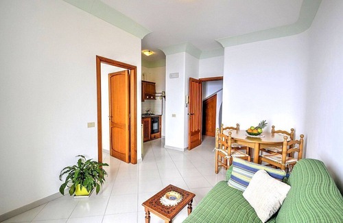 Praiano Apartment | Casa Piersilvia C: A graceful apartment which faces the sun and the sea, with Free WI-FI.