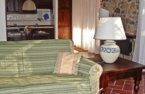 Monterotondo Marittimo House | Casa Ruta B: A characteristic and welcoming apartment surrounded by the greenery, with Free WI-FI.