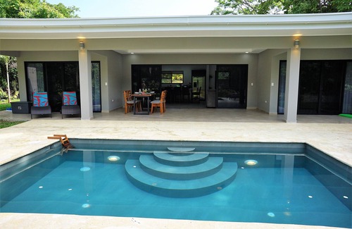 Samara House | Casa Sendero de Monos - a modern gem in a private setting