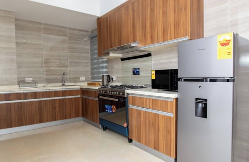 Sakumono Apartment | Casa Spectra – Deluxe 2BR Pool View Unit, 20 mins from the Kotoka Int'l Airport