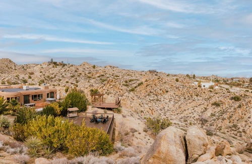 Yucca Valley House | Casa Stella | Boulder Views with Hot Tub and Meditation Overlook