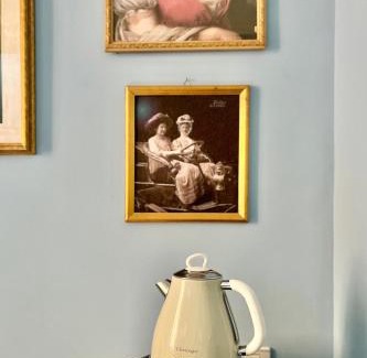 Flaminio Apartment | Casa Tudor, Charmy Eccentric Flat in Piccola Londra 10 Min from City Center