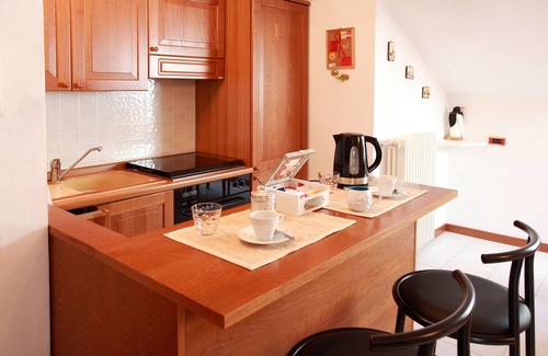 Stazione Apartment | Casa Vacanze Margarita: city center, 200 meters from train /bus station/airport