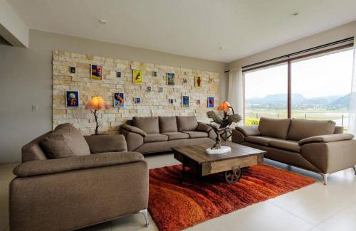 El Santuario House | Casa Valentina