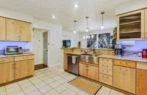 Lincolnia House | Casa Verde - Ornate Nature Escape off I-395