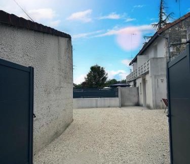 Ruelle-sur-Touvre Apartment | Casa Victoria