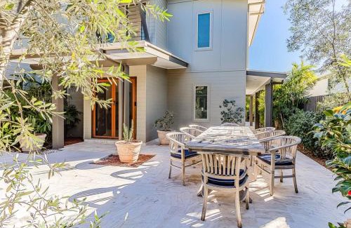 Casuarina House | Casa Villa by the Ocean