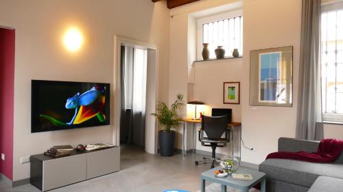 Meda Apartment | Casa25- Convenient location to Miland Centre & Como Lake!