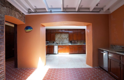 Rosendal Villa | CasaTaboo: Historical Harbor View Villa w/Maid