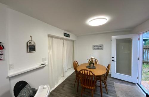 Sauble Beach House | CasaVon Cottages Cottage A