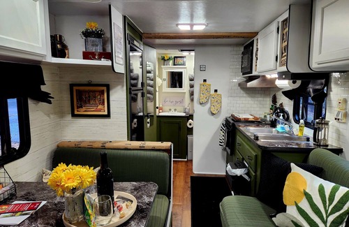 Nevada City House | Cascade Caravan in the Sierra Foothills and within minutes of Scott's Flat Lake.