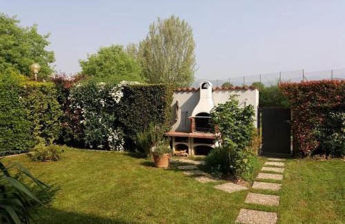 Paderno Franciacorta Apartment | CASETTA MIRAVIGNA cozy flat with garden in Franciacorta & Iseo Lake