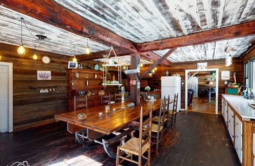 Clarksville House | Cass Hill Farmhouse Escape