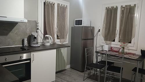 Fleury-les-Aubrais Apartment | Cassiopée avec jardin