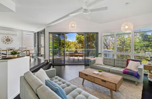 Castaways Beach Apartment | Castaway Cove Beachfront Home by Stay Noosa
