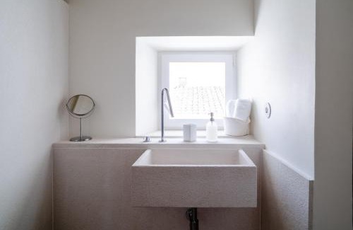 Santa Maria da Devesa House | Castelo House