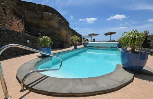 Macher House | Castillo Lanzarote Villa Winni - Luxury Villa - Pet friendly with heated Pool