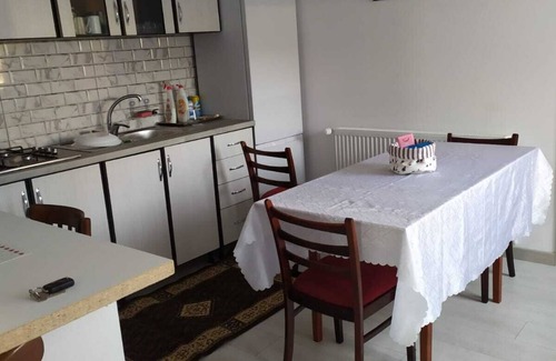 Volovat House | Casuta bunicilor ,Spacious 3-bedroom house in beautiful Bucovina, Volovăț,WiFi