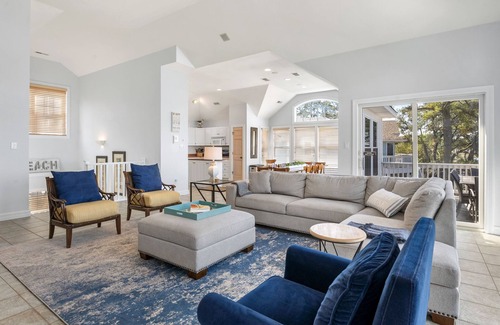 Corolla Light House | Catch N Relax: Soundfront | Pool/Hot Tub | Dogs OK