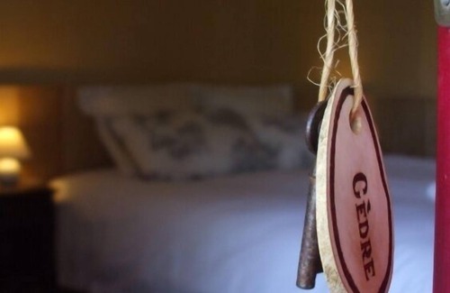 Clermont-Dessous Hotel | Cedar B & B nestled in a small valley, recently renovated