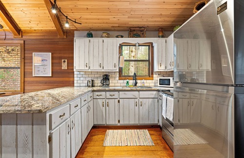 Suches Cabin | Cedar Knoll - Secluded w/hot tub - Toccoa River Access - Dog-Friendly