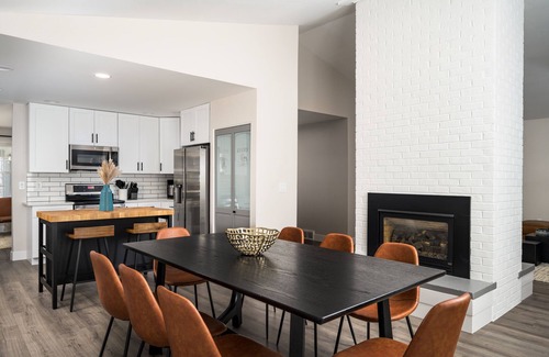 Englewood House | Centennial, Great Family&Group, 2 Ensuite BR, Fast WiFi, Arcade, Games, Fire Pit
