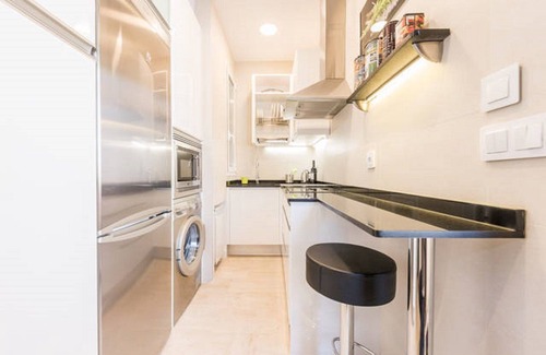 Arapiles Apartment | Center Chamberi Gorgeous Luxury Studio Suite with High Speed WiFi & AC/Heater