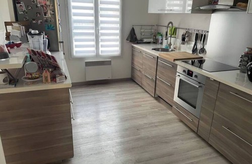 Pierrefonds Apartment | Center Pierrefonds superb quiet apartment + parking lot