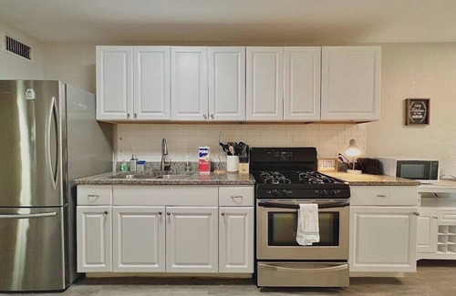 Del Mar Apartment | Central 1BDR+PetsOK+Extended Stay Discounts