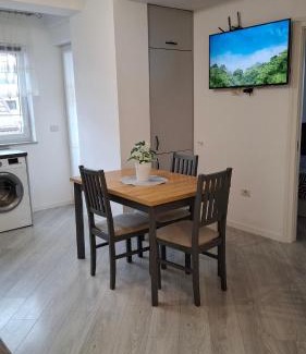 Radauti Apartment | Central 3 Rooms Retreat - Rădăuți