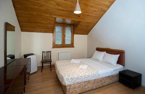 Chugureti House | Central 4BR Apt for Groups & Families - By Wehost