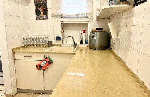 Tel Aviv Apartment | Central and specious 1 bedroom with a balcony