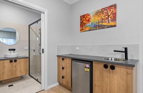Beechworth Apartment | Central brand new studio