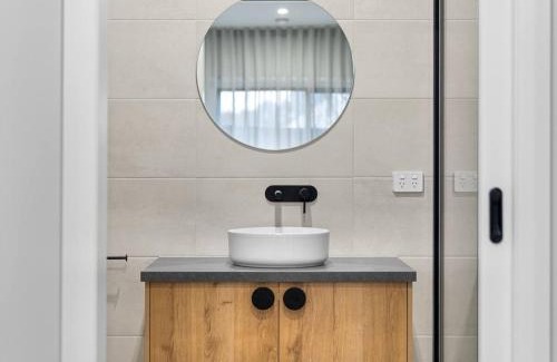 Beechworth Apartment | Central brand new studio