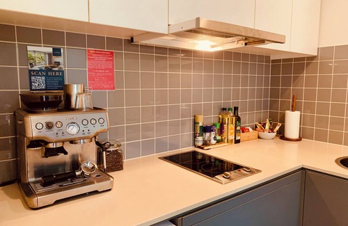 Cairns Central Business District Apartment | Central Cairns Gem | Relaxing Treetop 1BR Oasis by the Marina & Ocean Boardwalk