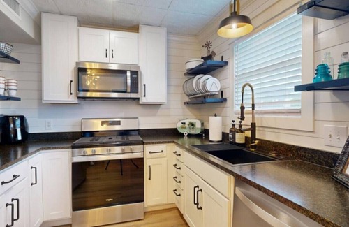 College Station House | Central Charm - 2mi to TAMU, quick walk to Central Park
