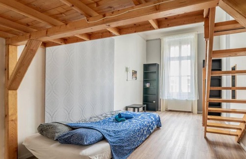 Belso-Ferencvaros Apartment | Central Danube 3BR, 2 Bathr Quiet Apt at Market Hall