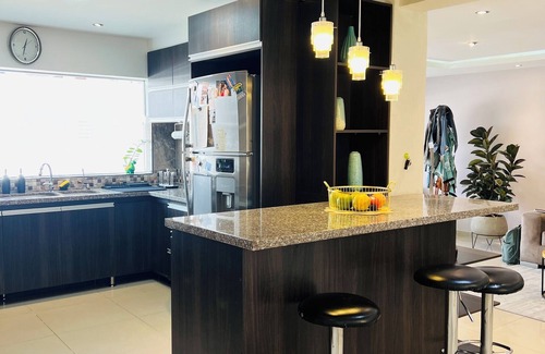 Pereira House | Central espaciosa y elegante con AC, Jacuzzi y 4 habitaciones en Pinares