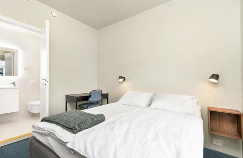 Stavanger House | Central Guest House - Bedroom with private Bathroom