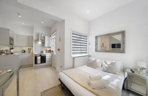 Harrow Apartment | Central Harrow 5 Studio Apartment Block