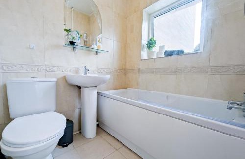 Portsmouth House | Central Home in Portsmouth Sleeps 10